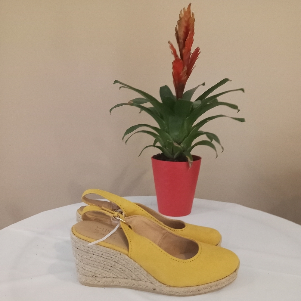 Naturalizer's Yellow Espadrille Pump Size 10 M